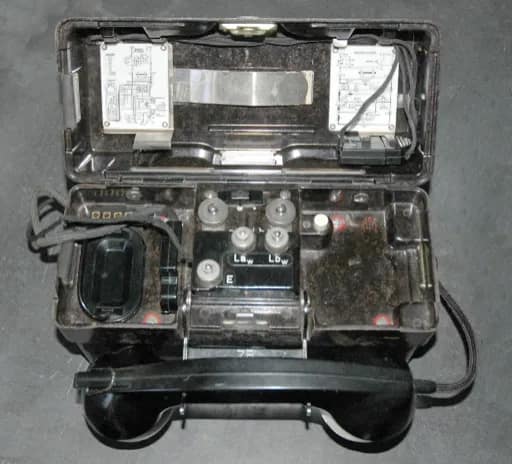 WWII German secure tactical field phone inside.png